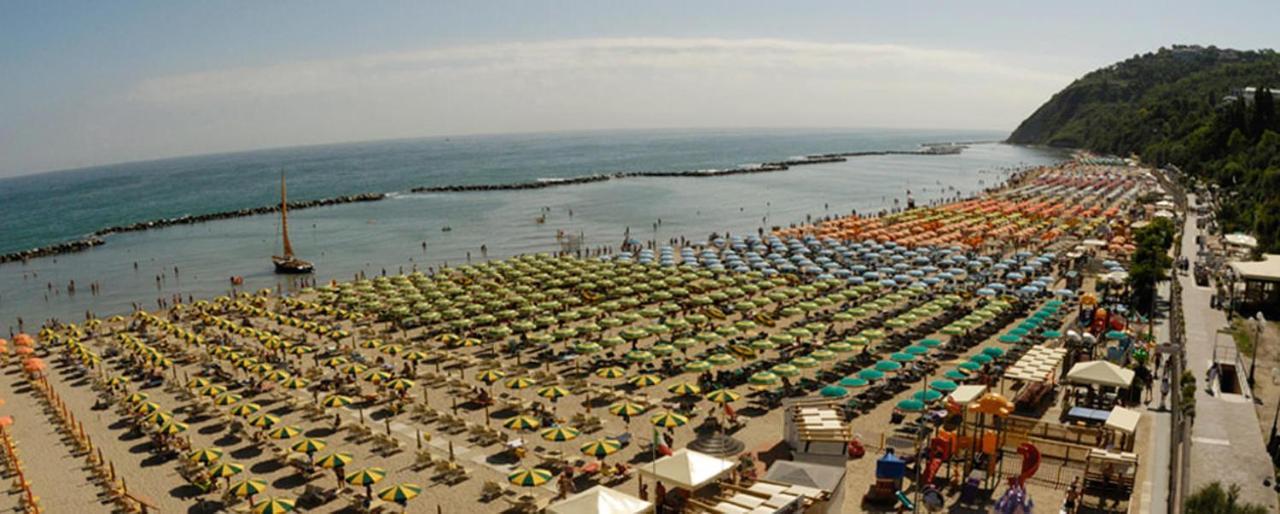 Hotel Plaza Gabicce Mare Exterior photo